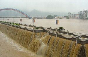 涨洪水