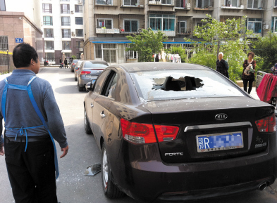 车被砸