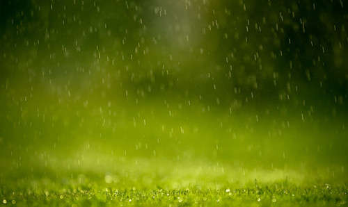 孕妇下大雨